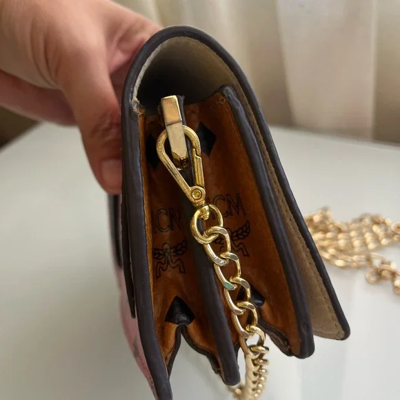 MCM PINK RABBIT WALLET ON CHAIN/ BELT BAG - Picture 3 of 12